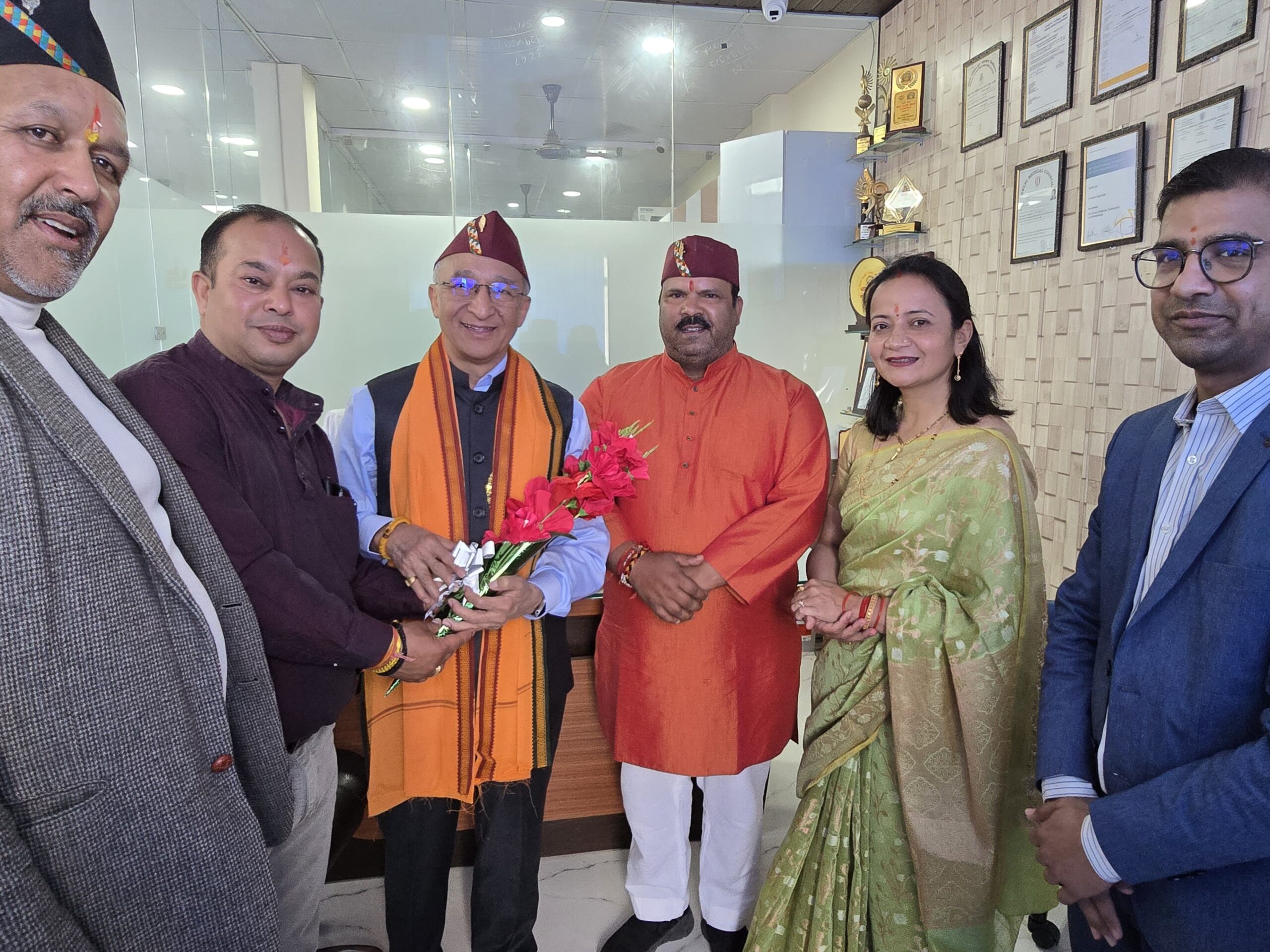 IMG-20250415-WA0061 Dr. J.S. Titiyal from AIIMS Visits Seemant Hospital, Pithoragarh