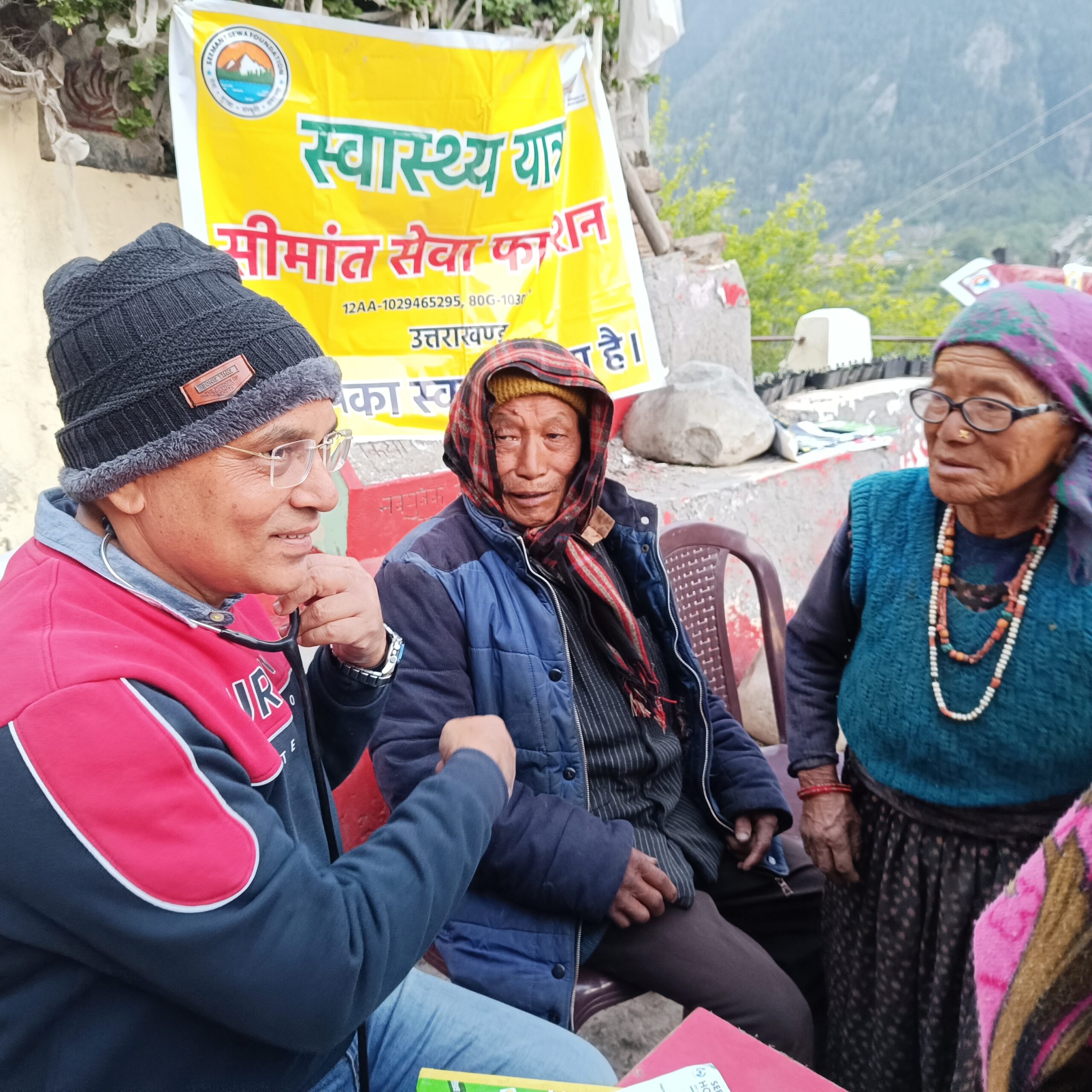 Dr Lalit singh sir SRMS is checking the patient at gunji in the camp of seemant sewa foundation