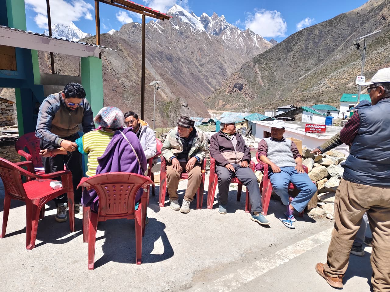 Doctors providing free healthcare services to remote Himalayan villagers during Adi Kailash Medical Camp by Seemant Sewa Foundation