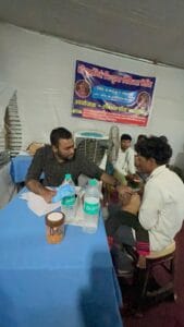 Doctors treating pilgrims at Maa Purnagiri Nishulk Chikitsa Shivir 2025