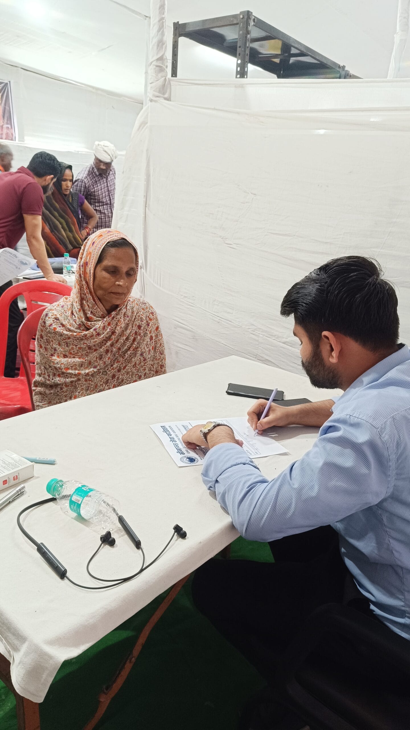 Seemant Sewa Foundation doctors providing eye healthcare services to rural patients in Uttarakhand